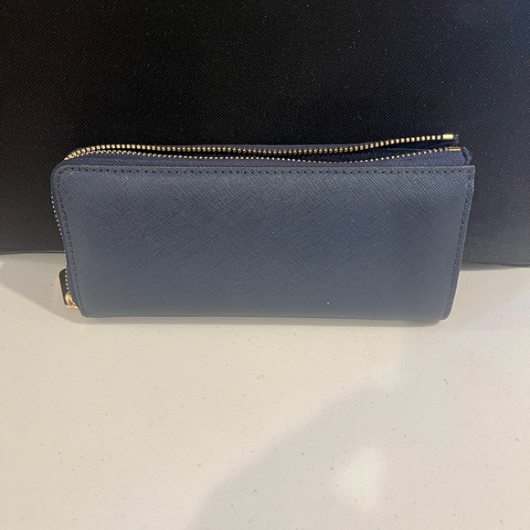 Michael Kors wallet - Picture 2 of 3